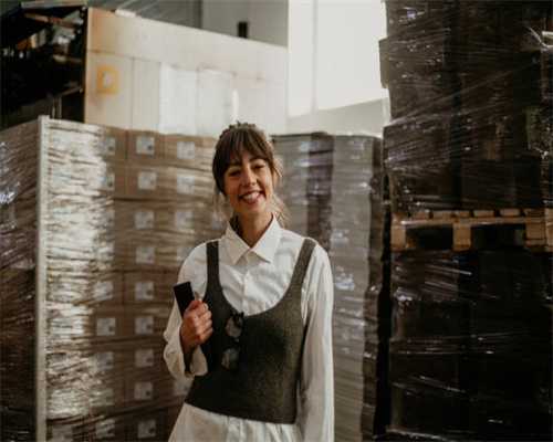 客厅装修酒柜（成都家具店排名）